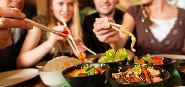 lieferdienste Genießen Sie den Abend mit Freunden und gesunden Gerichten vom Lieferdienst